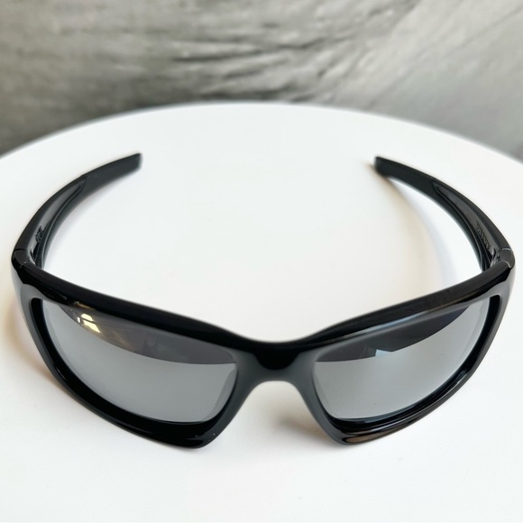 🕶️OAKLEY 🕶️ Valve Black Sunglasses OO9236 - Picture 8 of 15